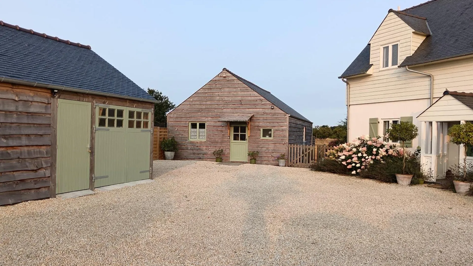 Charming Countryside Chalet Mégrit